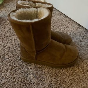 Big kids size 6 chestnut uggs